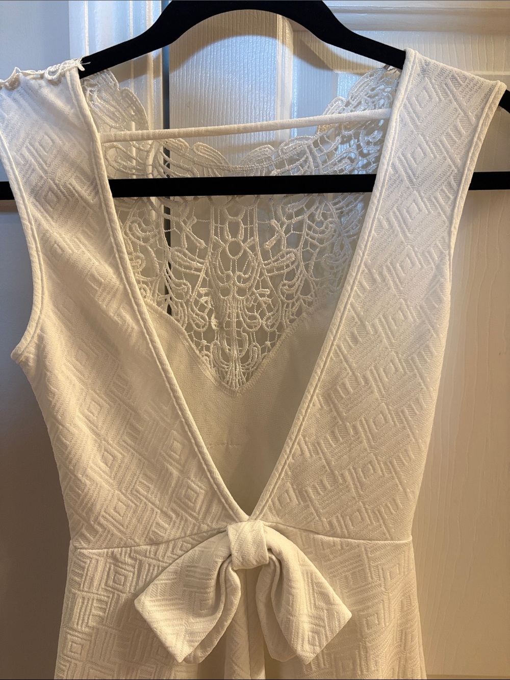 Elegant White Lace Dress with Bow on Back - Picture 3 of 5